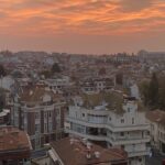 Панорама жилых кварталов Бургаса на закате — сдача жилья в Бургасе